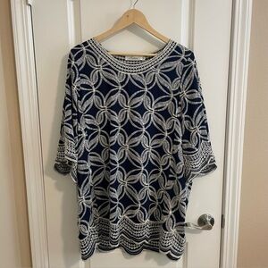 NWOT Solitaire Embroidered Patterned Blouse Navy and Cream Size 1X